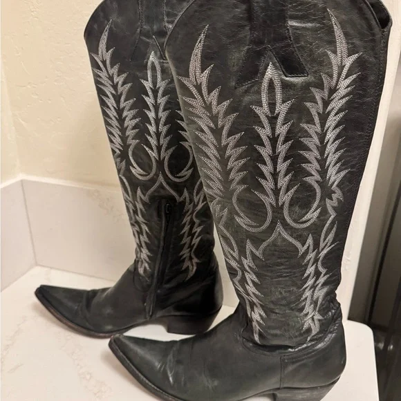 Old Gringo Black Embroidered Cowboy Boots
